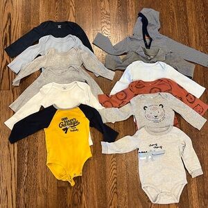 12 Pcs Carter's long sleeve onesies size 18mo